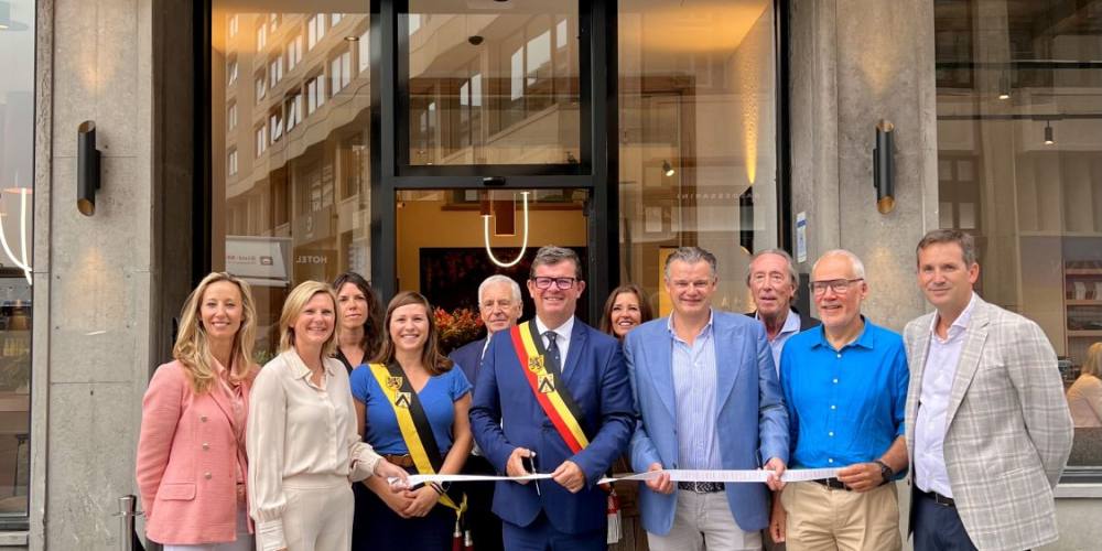 opening rosa